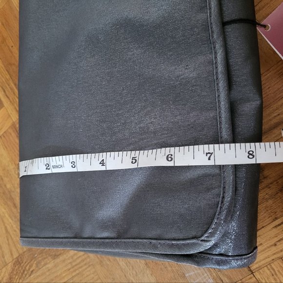 Shiseido Limited Edition Tri-fold Traveler (Bag only) - Picture 5 of 14